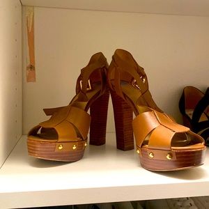 Michael Kors 7.5 camel platform heels